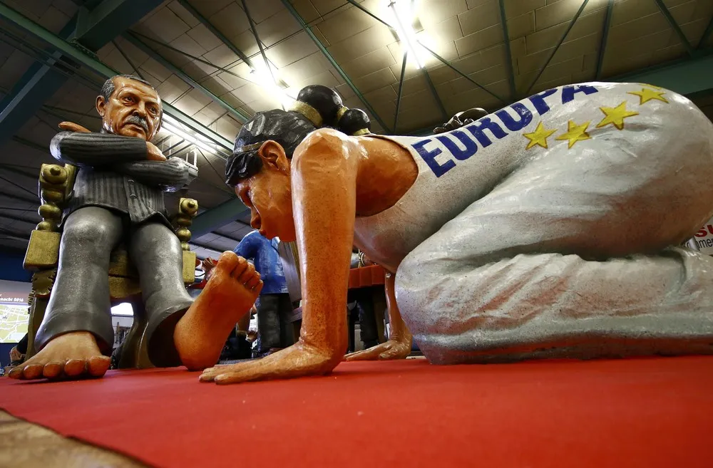 Preparations for Monday Carnival Parade