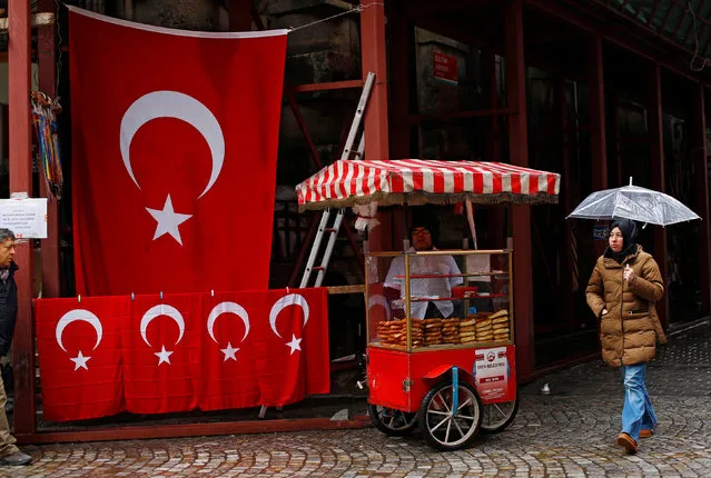 A street vendor sells Turkish flags in Istanbul, Turkey January 5, 2017. (Photo by Murad Sezer/Reuters)