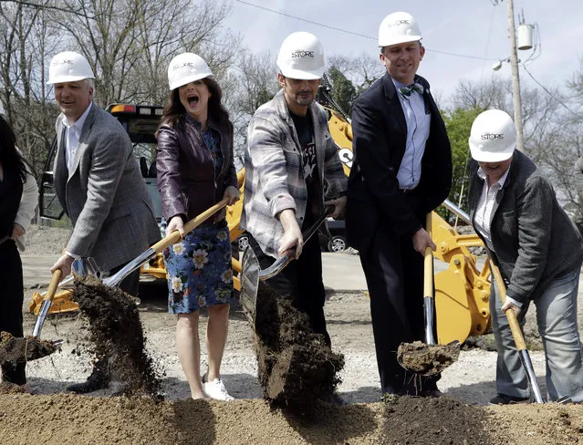 Country music star Brad Paisley, center, and his wife, actress Kimberly Williams-Paisley, second from left, take part in the groundbreaking ceremony for The Store, a free grocery store for people in need, Wednesday, April 3, 2019, in Nashville, Tenn. (Photo by Mark Humphrey/AP Photo)
