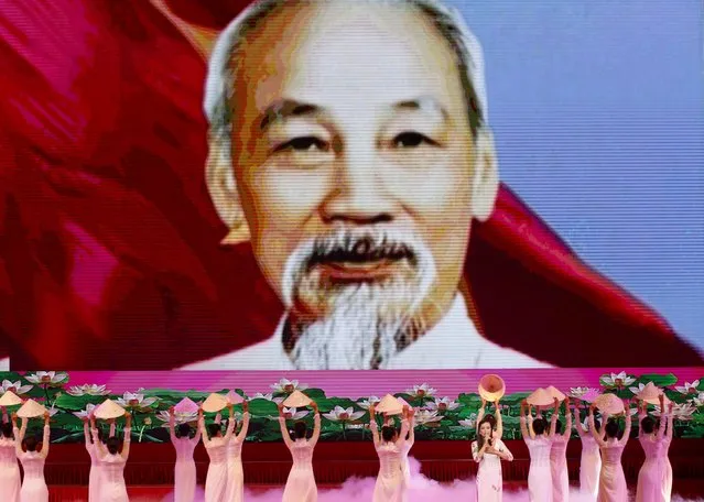 Artists perform front of a giant screen showing Vietnam's late revolutionary leader Ho Chi Minh during a rehearsal for the ceremony to celebrate his birthday in Hanoi May 17, 2015. Vietnam marks the 125th birthday anniversary of Ho Chi Minh, the founder of modern Vietnam, on May 19. (Photo by Reuters/Kham)