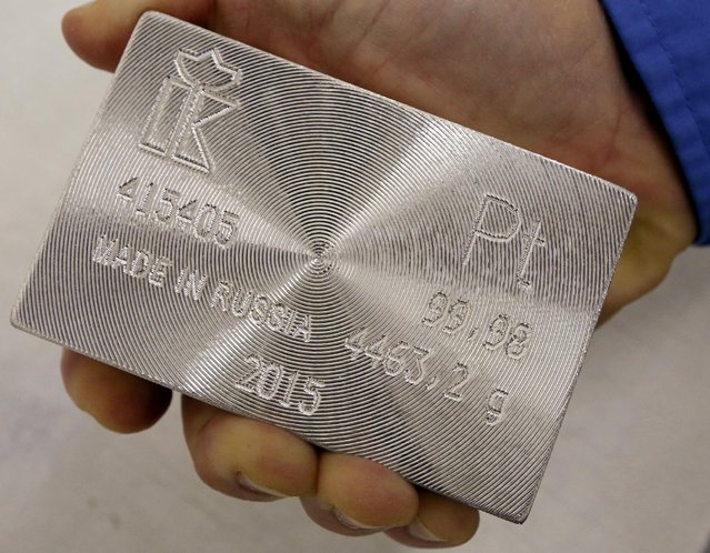 An employee holds a marked ingot of 99.98 percent pure platinum at the Krastsvetmet Krasnoyarsk non-ferrous metals plant in the Siberian city of Krasnoyarsk, Russia, June 5, 2015. Krastsvetmet is one of the world's largest players in the precious metals industry. REUTERS/Ilya Naymushin