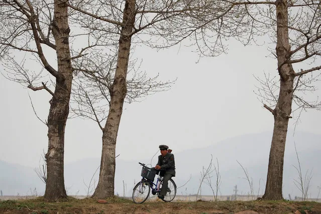 A North Korean soldier keeps watch at the Yalu River in Sinuiju, North Korea, which borders Dandong in China's Liaoning province, April 16, 2017. (Photo by Aly Song/Reuters)