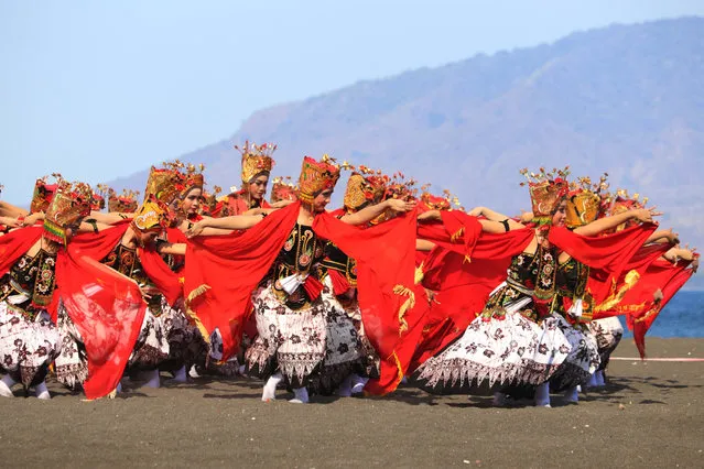 Dancers performed the Gandrung dance during the Gandrung Sewu Festival on the coast of Banyuwangi, East Java, Indonesia, on October 12, 2019. The dance performed by 1350 people became one of the tourist attractions to Indonesia. (Photo by SURYANTO/Anadolu Agency via Getty Images)