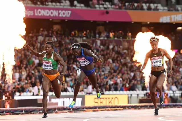 US athlete Tori Bowie (C) crosses the finish line next to Ivory Coast's Murielle Ahoure (L) and Jamaica's Elaine Thompson to win the final of the women's 100m athletics event at the 2017 IAAF World Championships at the London Stadium in London on August 6, 2017. (Photo by Jewel Samad/AFP Photo)