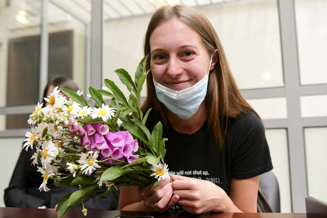 Russian journalist Svetlana Prokopyeva holds a bunch of flowers after a court session in Pskov, Russia, Monday, July 6, 2020. A court in the city of Pskov convicted Prokopyeva on charges of condoning terrorism on Monday and ordered her to pay a fine in a case that has been widely criticized as an attack on freedom of speech. (Photo by AP Photo)