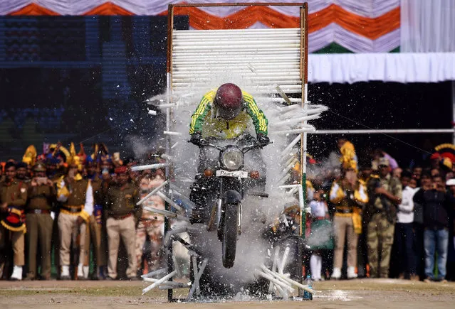 An Assamese policeman performs a stunt on his motorcycle during the Republic Day parade in Guwahati, India January 26, 2018. (Photo by Anuwar Hazarika/Reuters)