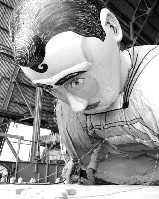 Workers fill Superman with helium for Macy's Thanksgiving Day parade, 1966. (Photo by NY Daily News Archive via Getty Images)