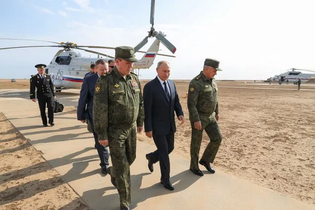Russian President Vladimir Putin, accompanied by Defence Minister Sergei Shoigu and Valery Gerasimov, the chief of the Russian General Staff, arrives at the Kapustin Yar range near the city of Astrakhan to oversee the “Caucasus-2020” military exercises on September 25, 2020. (Photo by Mikhail Klimentyev/Sputnik/AFP Photo)