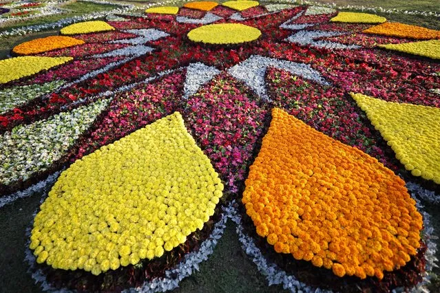 Flower art is exhibited during the Baghdad International Festival of Flowers and Gardens organized to mark Nowruz celebrations symbolizing the beginning of spring, at the al-Zawraa Zoo in Baghdad on March 16, 2023. (Photo by Ahmad Al-Rubaye/AFP Photo)
