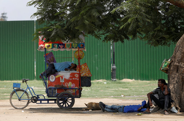 A vendor rests on his ice cream cart on a hot summer day in New Delhi, India, May 25, 2018. (Photo by Saumya Khandelwal/Reuters)