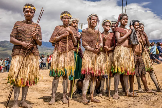 Dani tribe prepare for annual festival in, Western New Guinea, Indonesia, August 2016. (Photo by Teh Han Lin/Barcroft Images)