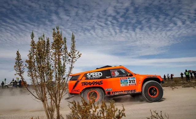Robby Gordon of the U.S. drives his Gordini during the sixth stage in the Dakar Rally 2016 in Uyuni, Bolivia, January 8, 2016. (Photo by Marcos Brindicci/Reuters)