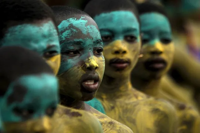 Youth with painted faces take part in a parade during the Popo (Mask) Carnival of Bonoua, in the east of Abidjan, April 18, 2015. (Photo by Luc Gnago/Reuters)