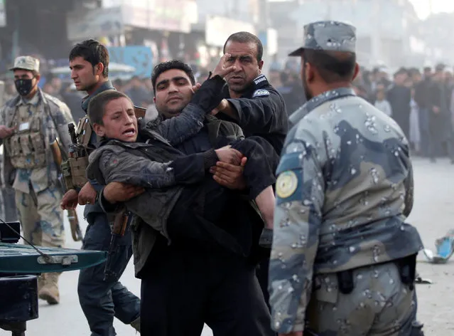 Policemen carry an injured boy after a bomb blast in Jalalabad, Afghanistan February 1, 2017. (Photo by Reuters/Parwiz)