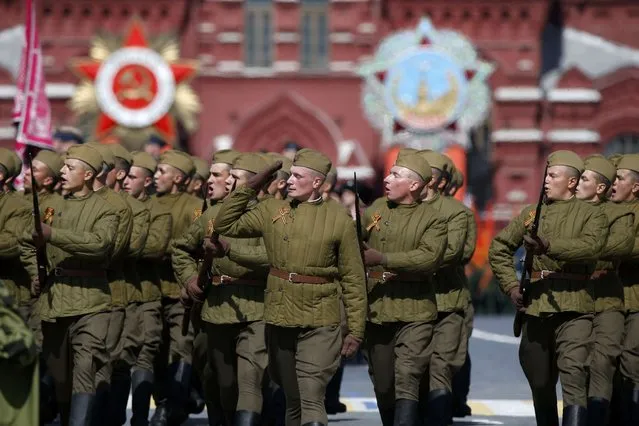 Russian servicemen dressed in historical uniform march during the Victory Day parade at Red Square in Moscow, Russia, May 9, 2015. (Photo by Sergei Karpukhin/Reuters)