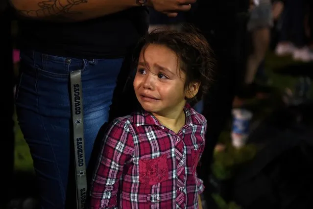Serenity Lara cries during a vigil a day after a mass shooting at a Walmart store in El Paso, Texas, U.S. August 4, 2019. (Photo by Callaghan O'Hare/Reuters)