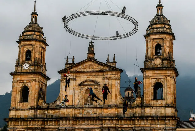 Dancers practice for a performance tied to a crane in preparation for a Christmas play Bogota on December 11, 2019. (Photo by Juan Barreto/AFP Photo)
