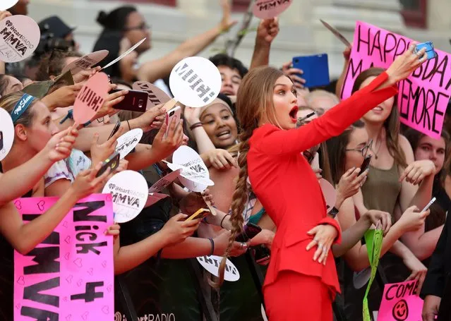 MMVA host model Gigi Hadid takes pictures with fans as she arrives for the iHeartRadio Much Music Video Awards (MMVAs) in Toronto, Ontario, Canada June 19, 2016. (Photo by Peter Power/Reuters)