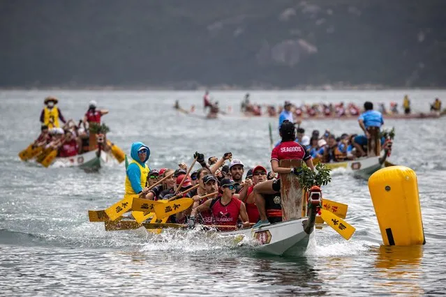 Competitors take part in Dragon Boat races in Hong Kong, China, 03 June 2022. The Dragon Boat Festival, also known as Tuen Ng Festival in Cantonese, is a festival with the traditional central themes of warding off evil spirits and keeping diseases away. (Photo by Jerome Favre/EPA/EFE)