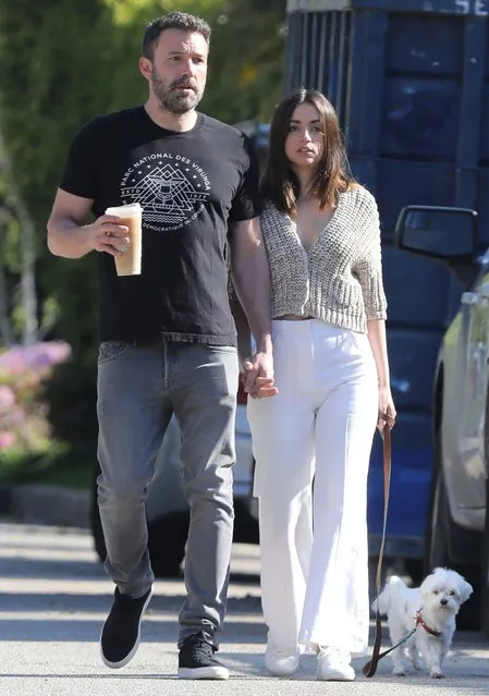 Ben Affleck out for a morning stroll with his new girlfriend Ana de Armas in Pacific Palisades, CA. on March 21, 2020. The duo stick close as they enjoy their romantic morning walk together. (Photo by Backgrid USA)