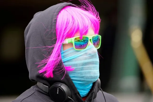A person wears a scarf as a protective face mask in Melbourne after it became the first city in Australia to enforce mask-wearing in public as part of efforts to curb a resurgence of the coronavirus disease (COVID-19), July 23, 2020. (Photo by Sandra Sanders/Reuters)
