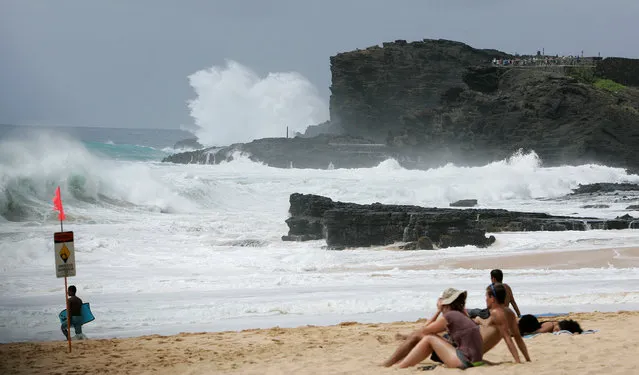 Large waves generated by Hurricane Lester crash against the sea cliffs at Sandys Beach park in Honolulu, Hawaii, September 3, 2016. (Photo by Hugh Gentry/Reuters)