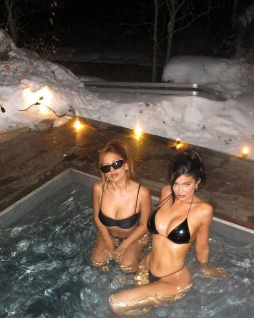 American media personality and socialite Kylie Jenner (R) and her pal Yris Palmer brave the cold in a hot jacuzzi in the first decade of December 2022. (Photo by kyliejenner/Instagram)