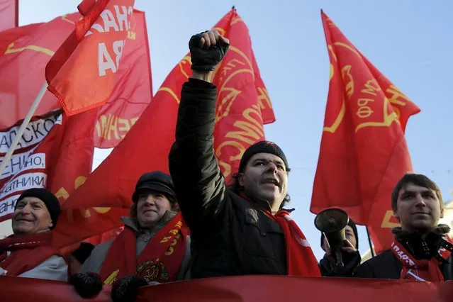 Activists and supporters of the Communist Party take part in a demonstration marking the anniversary of the 1917 Bolshevik revolution, also known as known as the Great October Socialist Revolution in Moscow, Russia, November 7, 2015. (Photo by Maxim Shemetov/Reuters)