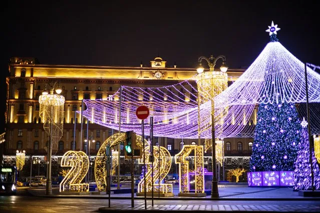 A view of the Federal Security Service (FSB) headquarters in downtown Moscow on December 21, 2020. Russian opposition leader Alexei Navalny said on December 21 he had tricked a security agent into admitting the Federal Security Service (FSB) sought to kill him this summer and placed poison in his underwear. (Photo by Dimitar Dilkoff/AFP Photo)