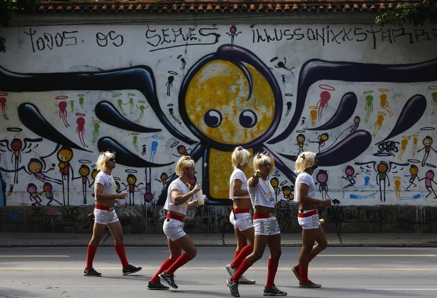 Revellers walk to the annual block party known as the “Suvaco do Cristo” (Armpit of Christ), one of the many pre-carnival parties to take place in the neighbourhoods of Rio de Janeiro, February 8, 2015. (Photo by Ricardo Moraes/Reuters)