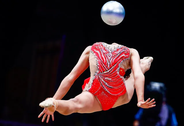 China's Zhao Yating competes with the ball in the women's rhythmic gymnastics individual all-around event during the 2018 Asian Games in Jakarta on August 28, 2018. (Photo by Wu Hong/EPA/EFE)