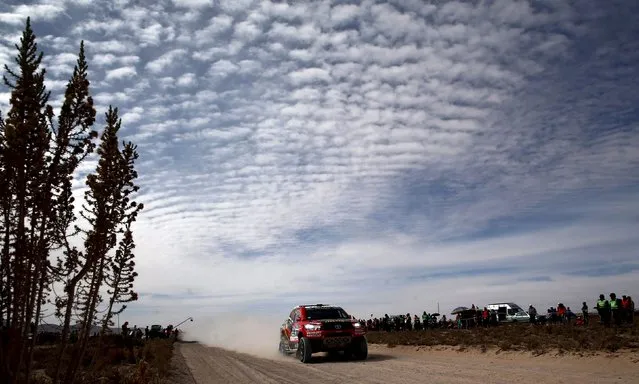 Giniel De Villiers of South Africa drives his Toyota during the sixth stage in the Dakar Rally 2016 in Uyuni, Bolivia, January 8, 2016. (Photo by Marcos Brindicci/Reuters)