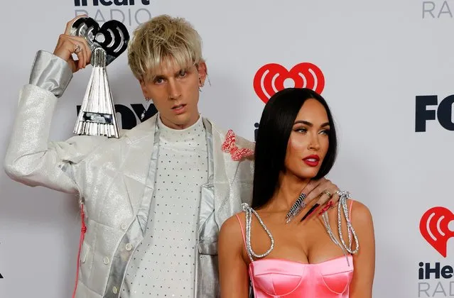 American rapper Machine Gun Kelly, accompanied by American actress and model Megan Fox, poses with his award for Alternative Rock Album of the Year at the 2021 iHeartRadio Music Awards at Dolby Theatre in Los Angeles, California, U.S., May 27, 2021. (Photo by Mario Anzuoni/Reuters)