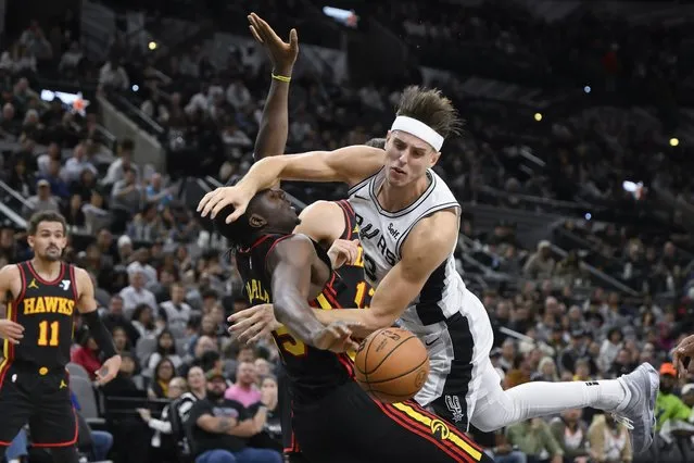 San Antonio Spurs' Zach Collins, right, collides with Atlanta Hawks' Clint Capela during the second half of an NBA basketball game Thursday, November 30, 2023, in San Antonio. (Photo by Darren Abate/AP Photo)