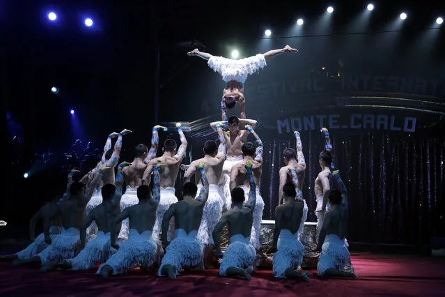 The acrobatic troop of Xianjiang, winners of a Silver Clown award, performs during the gala of the 41st Monte-Carlo International Circus Festival in Monaco January 25, 2017. (Photo by Eric Gaillard/Reuters)