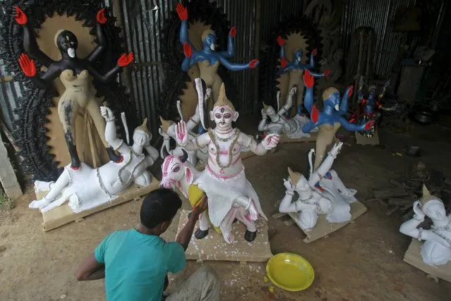 An artist paints an idol of the Hindu Lord Shiva at a workshop ahead of the Hindu festival of Maha Shivratri in Agartala, India, March 5, 2016. (Photo by Jayanta Dey/Reuters)