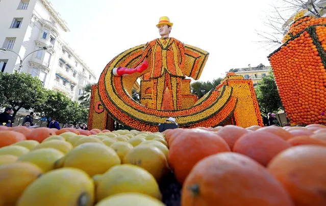 A sculpture made with lemons and oranges which depicts the musical comedy “Chicago” is seen during the 84th Lemon festival around the theme “Broadway” in Menton, France, February 15, 2017. (Photo by Eric Gaillard/Reuters)