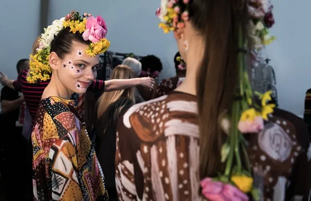 Models backstage ahead of the Tata Naka show during the London Fashion Week February 2017 collections at the ICA on February 21, 2017 in London, England. (Photo by Tim P. Whitby/Getty Images)