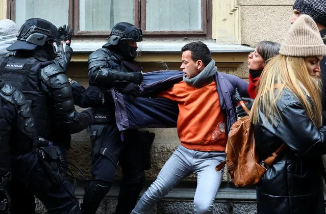 A protester scuffles with police officers during a protest over coronavirus disease (COVID-19) restrictions, in Ljubljana, Slovenia, December 27, 2021. (Photo by Borut Zivulovic/Reuters)