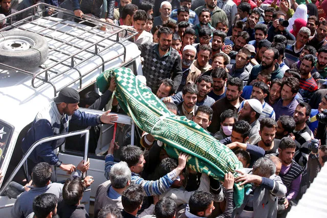 People carry the body of Ali Mohammed Dagga, a driver who according to local media reports died after he was hit by a stone while driving his vehicle during clashes between Kashmir demonstrators and Indian police on Monday evening during a protest against recent civilian killings, for his funeral in Srinagar, India April 11, 2017. (Photo by Danish Ismail/Reuters)