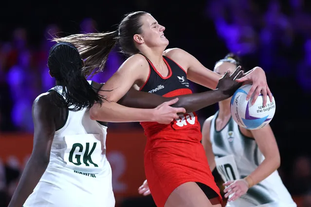 Georgia Rowe of Team Wales is challenged by Phumza Maweni of Team South Africa during the Netball match between Team Wales and Team South Africa on day six of the Birmingham 2022 Commonwealth Games at NEC Arena on August 03, 2022 in Birmingham, England. (Photo by Clive Brunskill/Getty Images)