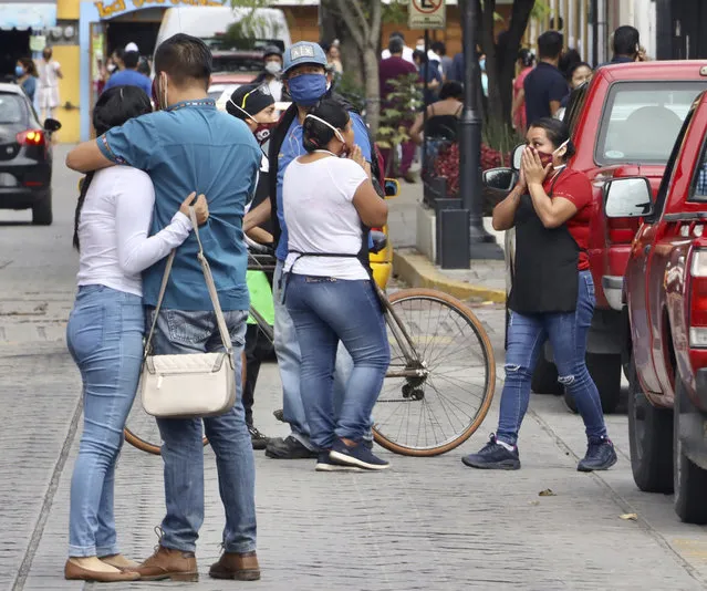 People react after a 7.7 earthquake in Oaxaca, Mexico, Tuesday, June 23, 2020. The earthquake centered near the resort of Huatulco in southern Mexico swayed buildings in Mexico City and sent thousands into the streets. (Photo by Luis Alberto Cruz Hernandez/AP Photo)