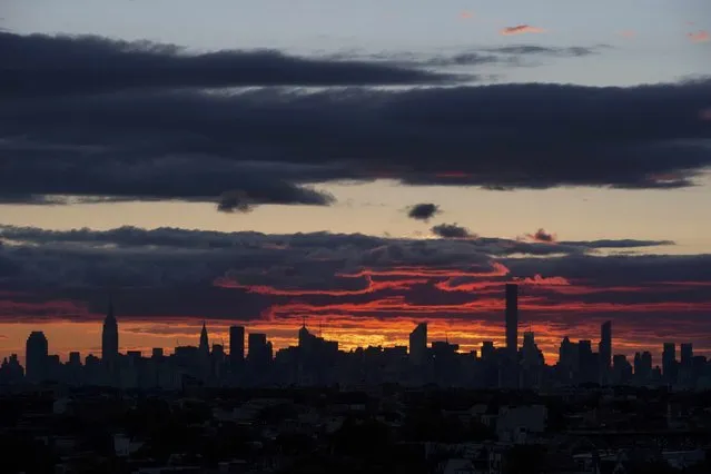 The Manhattan skyline is seen during sunset  from Arthur Ashe Stadium as Roger Federer of Switzerland faces Novak Djokovic of Serbia during their men's singles final match at the U.S. Open Championships tennis tournament in New York, September 13, 2015. (Photo by Lucas Jackson/Reuters)