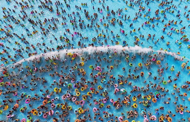 People cool off at a water park, in Nanjing, Jiangsu province, August 1, 2015. Temperature hit 35 degrees Celsius (95 degrees Fahrenheit) in Nanjing on Saturday. (Photo by Reuters/China Daily)