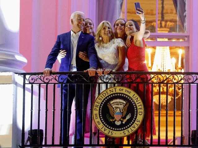 U.S. President Joe Biden, First Lady Jill Biden, their daughter Ashley Biden and granddaughters Finnegan and Naomi pose for a picture during a celebration of Independence Day in Washington, U.S., July 4, 2021. (Photo by Evelyn Hockstein/Reuters)
