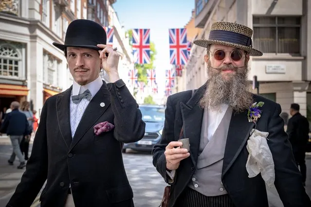 The Grand Flaneur Walk in London on May 14, 2023. Impeccably dressed groups of dandies, flaneurs, boulevardiers and quaintrelles take a leisurely stroll through the west city streets, finest period attire on full public display, with no fixed destination after a two-year hiatus. The word originates from the 17th century term flanerie – to stroll or idle without purpose. (Photo by Corbishley/Alamy Live News)