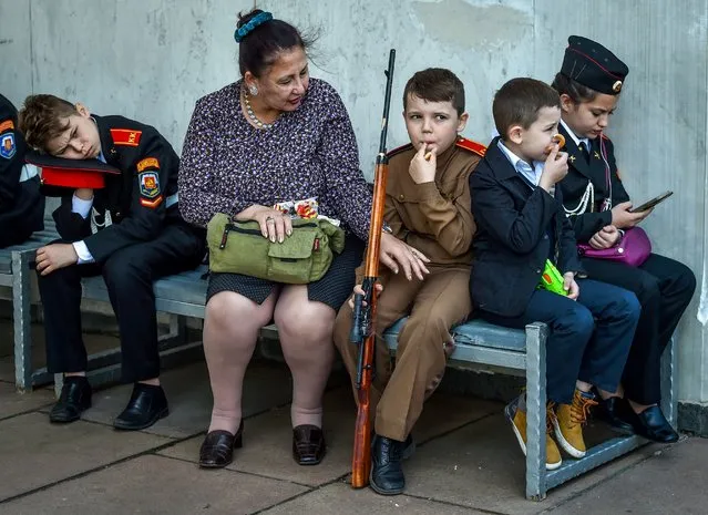 A mother speaks with her son before the beginning of the Moscow's cadet movement members parade at Poklonnaya hill in Moscow on May 6, 2019. (Photo by Vasily Maximov/AFP Photo)