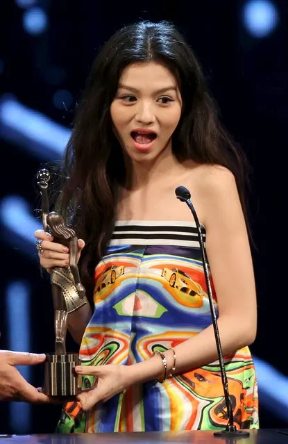 Chinese actress Jessie Li reacts after winning the Best Actress award for her role in movie “Port of Call” at the Hong Kong Film Awards in Hong Kong, China April 3, 2016. (Photo by Reuters/Stringer)