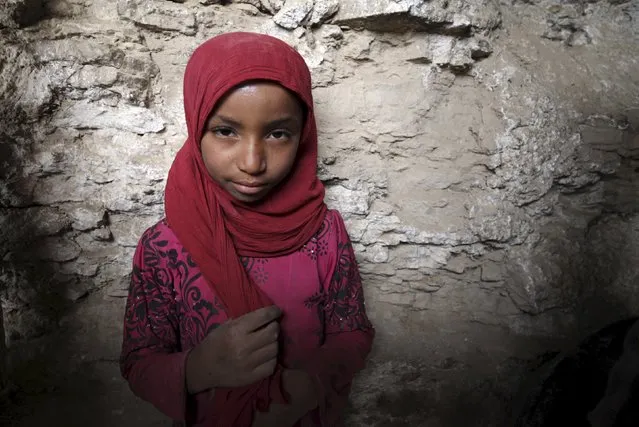 An internally displaced girl stands in a cavein the district of Khamir of Yemen's northwestern province of Amran May 9, 2015. (Photo by Mohamed al-Sayaghi/Reuters)