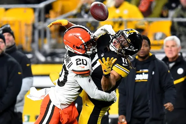 Greg Newsome II #20 of the Cleveland Browns breaks up a pass meant for Chase Claypool #11 of the Pittsburgh Steelers in the fourth quarter at Heinz Field on January 03, 2022 in Pittsburgh, Pennsylvania. (Photo by Joe Sargent/Getty Images)